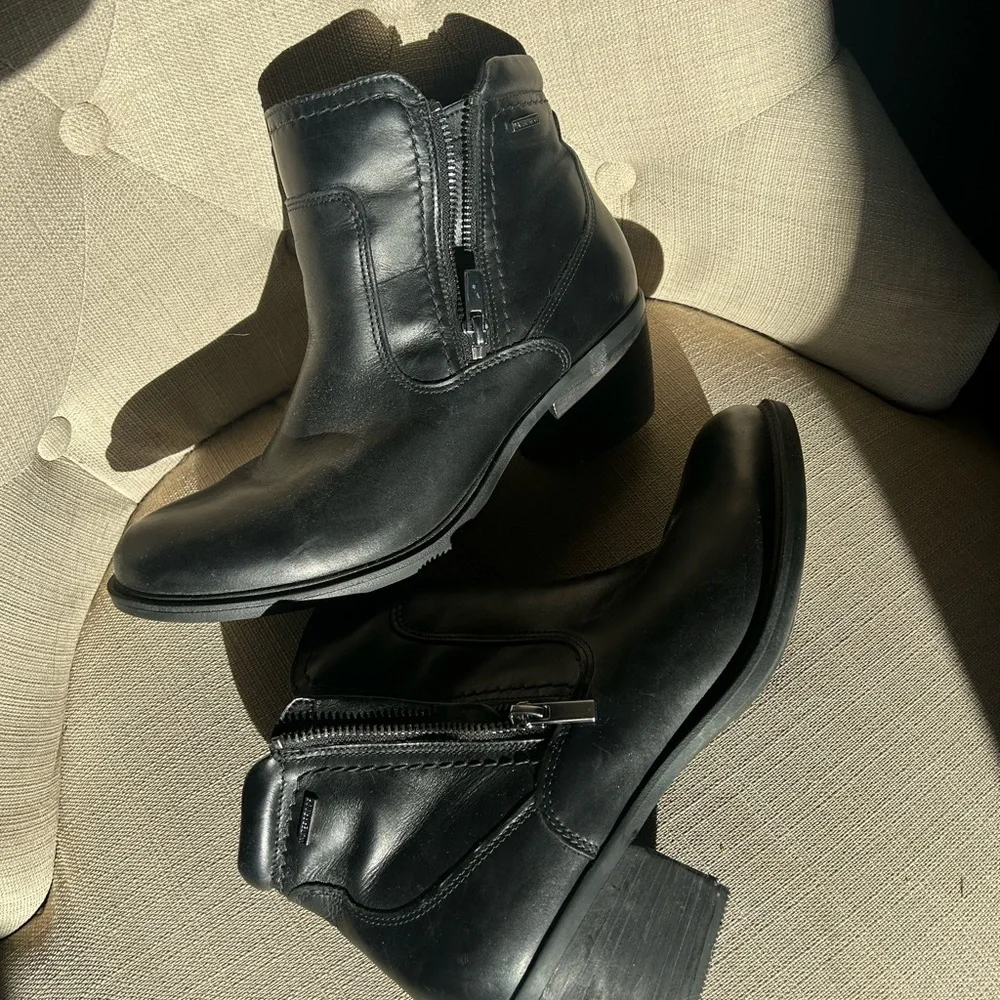 NWOT Clark’s Black Leather Ankle Boots - Picture 4 of 6